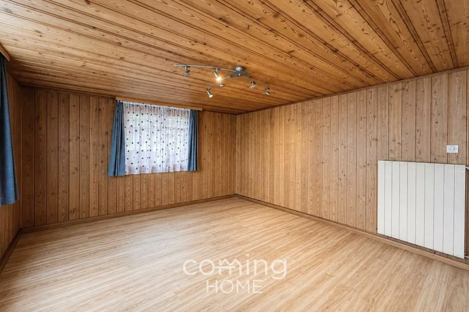Appartement ensoleillé de 4,5 pièces avec vue panoramique sur les montagnes à Eischoll
