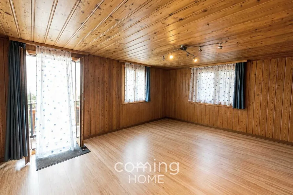 Appartement ensoleillé de 4,5 pièces avec vue panoramique sur les montagnes à Eischoll