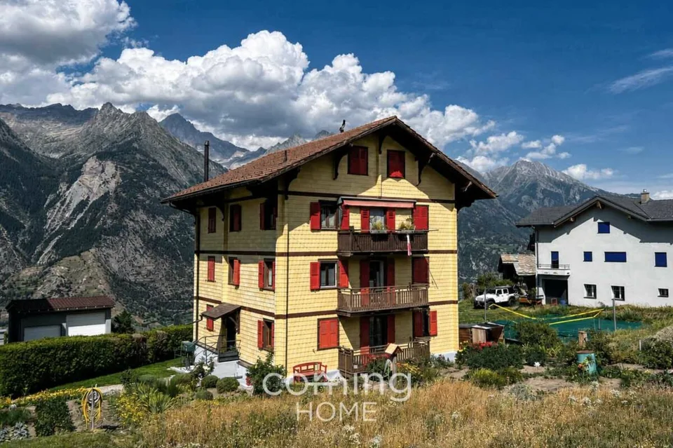 Appartement ensoleillé de 4,5 pièces avec vue panoramique sur les montagnes à Eischoll