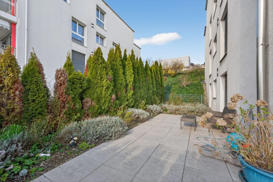 Appartement de jardin 2.5 pièces avec balcon et spacieux espace de jardin