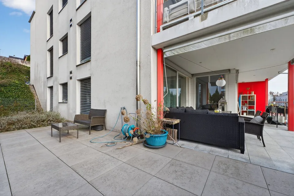 Appartement de jardin 2.5 pièces avec balcon et spacieux espace de jardin