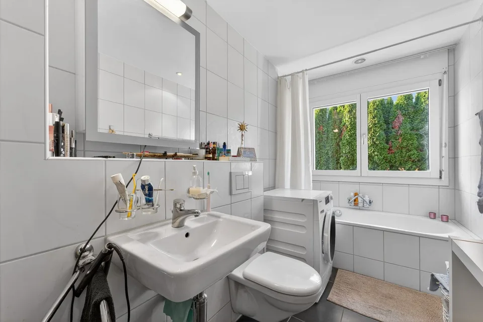 Appartement de jardin 2.5 pièces avec balcon et spacieux espace de jardin