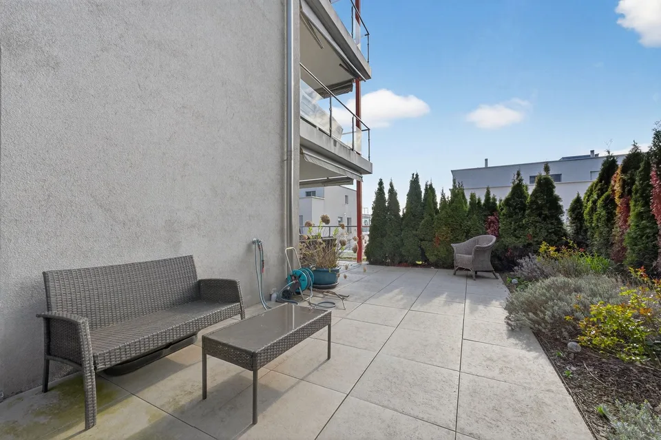 Appartement de jardin 2.5 pièces avec balcon et spacieux espace de jardin