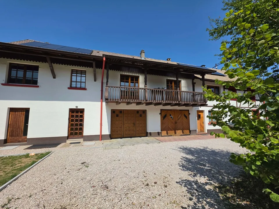 Large 6 bedroom house