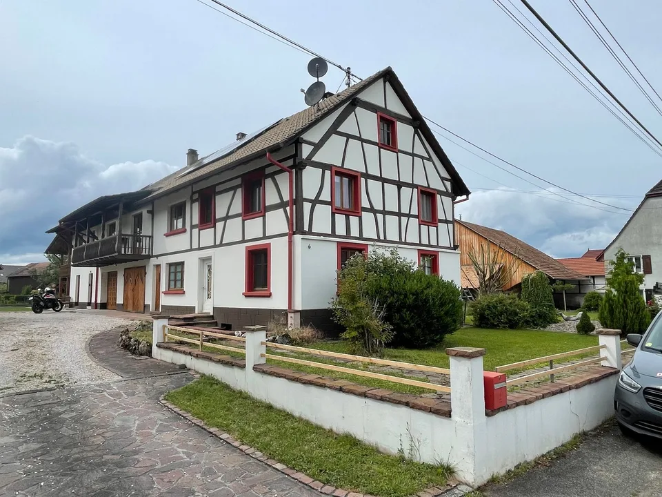 Large 6 bedroom house