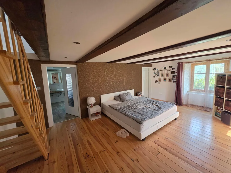 Large 6 bedroom house