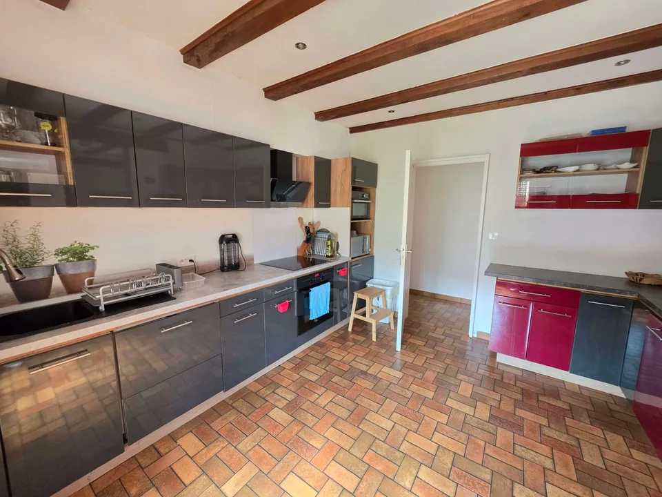 Large 6 bedroom house
