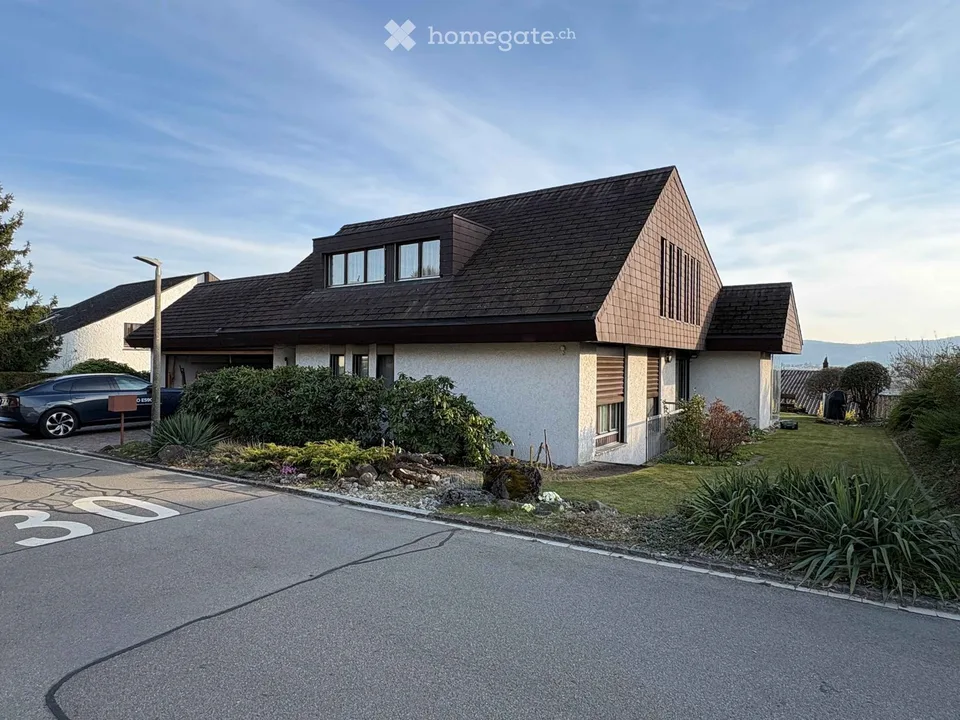 Freistehendes Einfamilienhaus mit Weitblick und Ausbaureserve