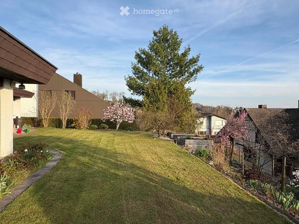 Freistehendes Einfamilienhaus mit Weitblick und Ausbaureserve