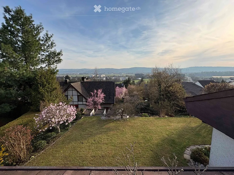 Freistehendes Einfamilienhaus mit Weitblick und Ausbaureserve