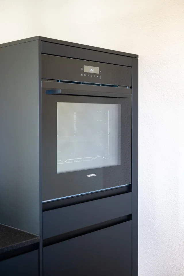 Primo affitto dopo ristrutturazione totale! Appartamento 2,5 locali con cucina da sogno cerca nuovo inquilino