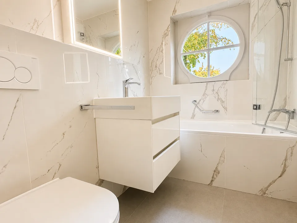 Duplextwo-Familienhaus mit Dachterrasse und eigenem Garten von 670m2