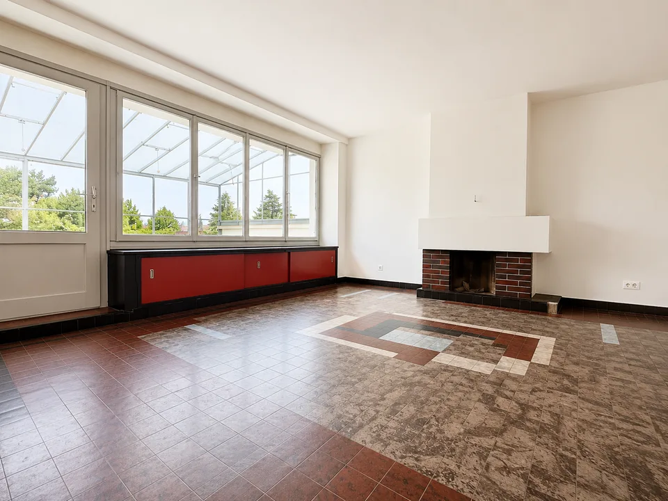 Duplextwo-Familienhaus mit Dachterrasse und eigenem Garten von 670m2