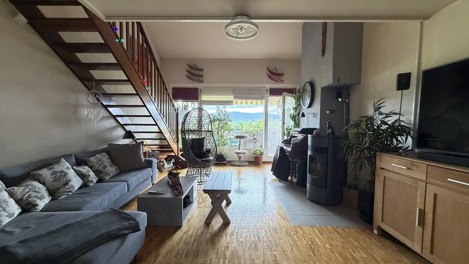 Attique en duplex avec vue dégagée sur la campagne