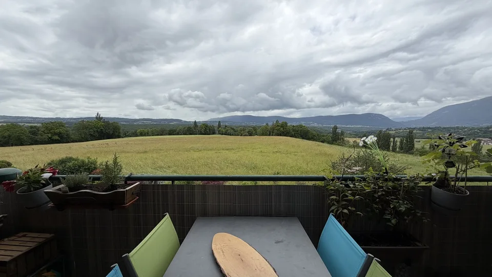 Attique en duplex avec vue dégagée sur la campagne