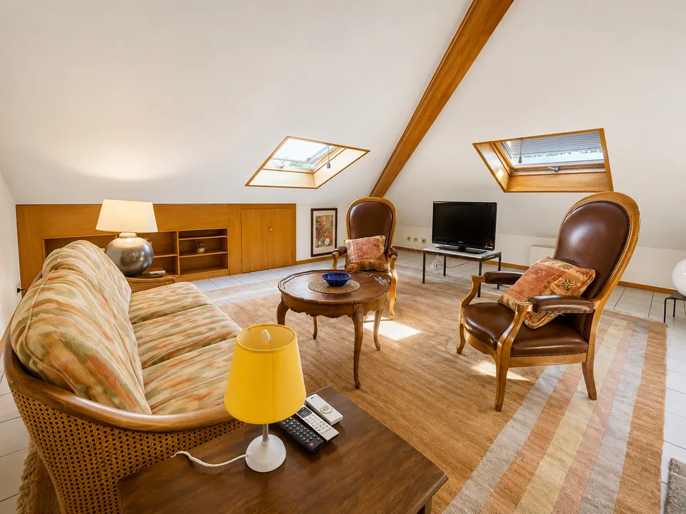 Beautiful 3-room apartment with independent entrance in a villa