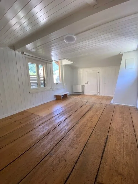 Charmante 3.5- Zimmer-Wohnung mit Cheminée in Schwanden GL