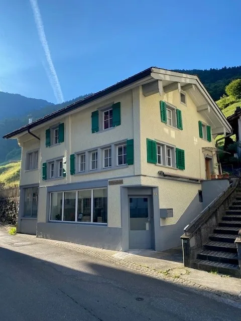 Charmante 3.5- Zimmer-Wohnung mit Cheminée in Schwanden GL