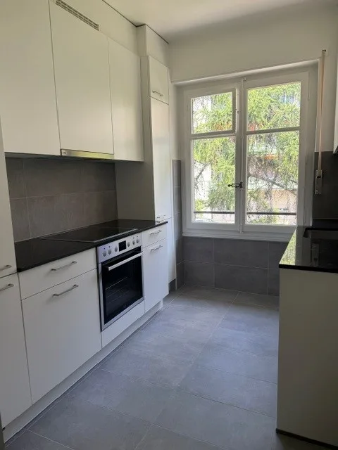 Beautiful renovated 3.5-room apartment, 4th floor, approx. 74 m2