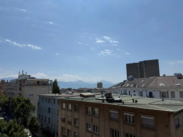 Beautiful renovated 3.5-room apartment, 4th floor, approx. 74 m2