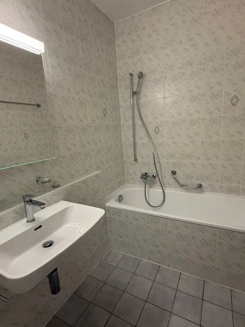Beautiful renovated 3.5-room apartment, 4th floor, approx. 74 m2