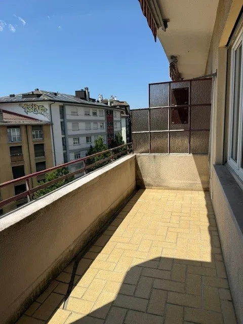 Bel appartement rénové de 3.5 pièces, 4è étage, env. 74 m2