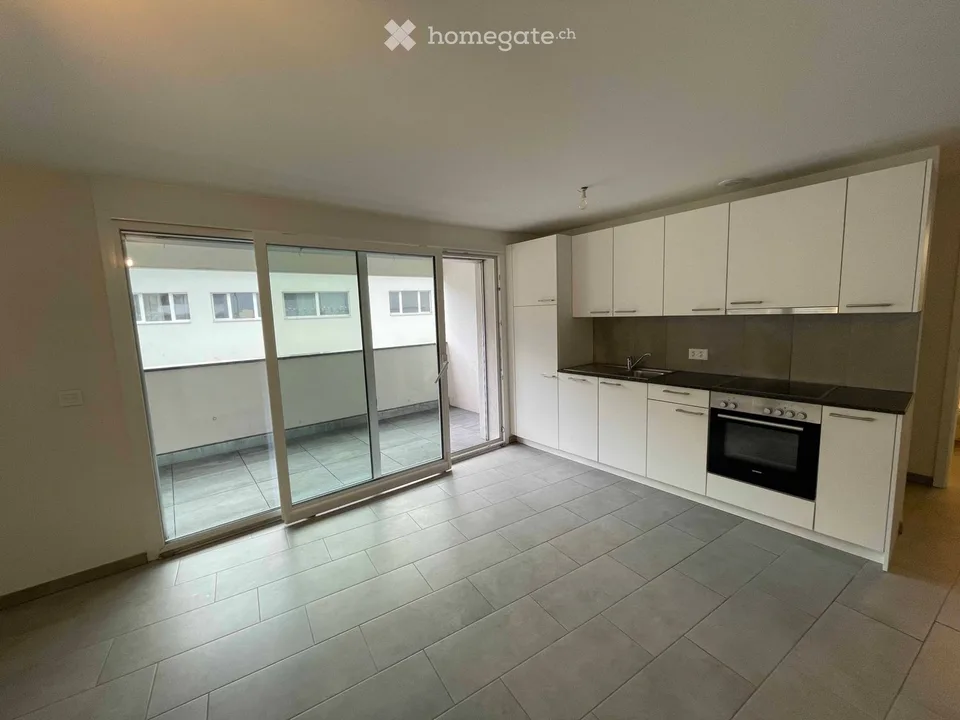 Two-and-a-half-room apartment with large balcony and mountain view