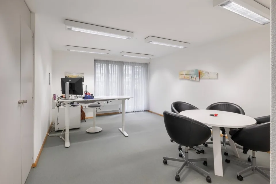 Your office directly at Pratteln station