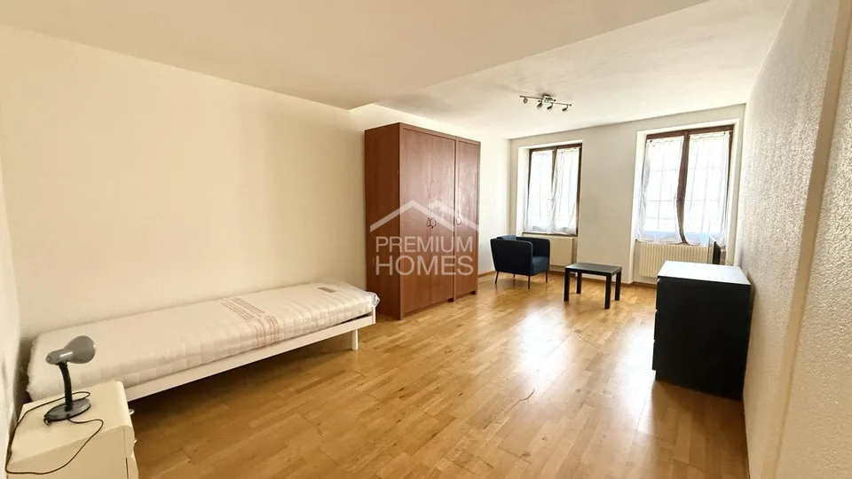 Immeuble de rendement avec 6 appartements et un commerce