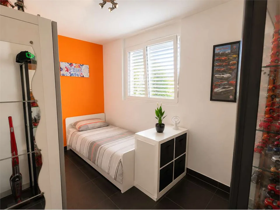 Helles Appartement mit Garten und Fitnessraum im Wohnkomplex