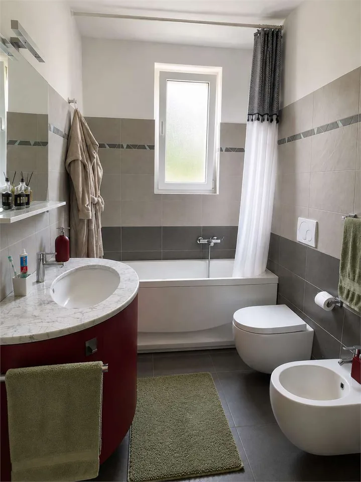 Helles Appartement mit Garten und Fitnessraum im Wohnkomplex