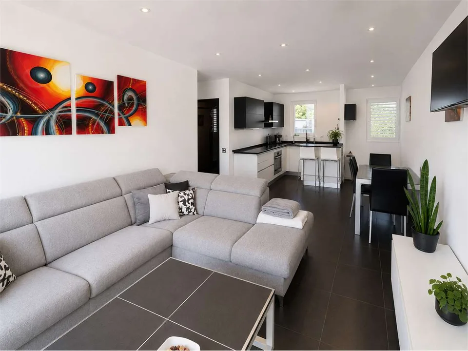 Helles Appartement mit Garten und Fitnessraum im Wohnkomplex