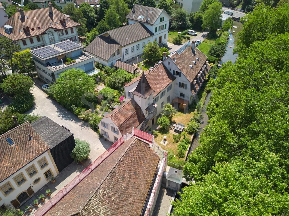 Dreifamilienhaus mit Charme in alterwürdigem Gemäuer