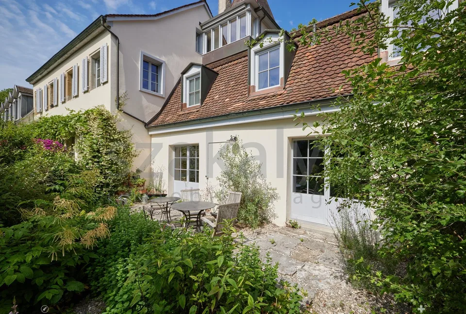 Dreifamilienhaus mit Charme in alterwürdigem Gemäuer