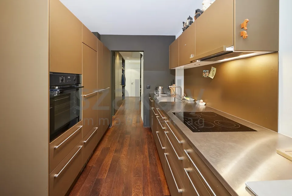 Dreifamilienhaus mit Charme in alterwürdigem Gemäuer