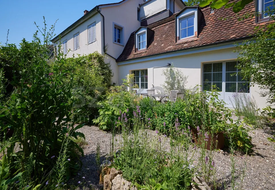 Dreifamilienhaus mit Charme in alterwürdigem Gemäuer