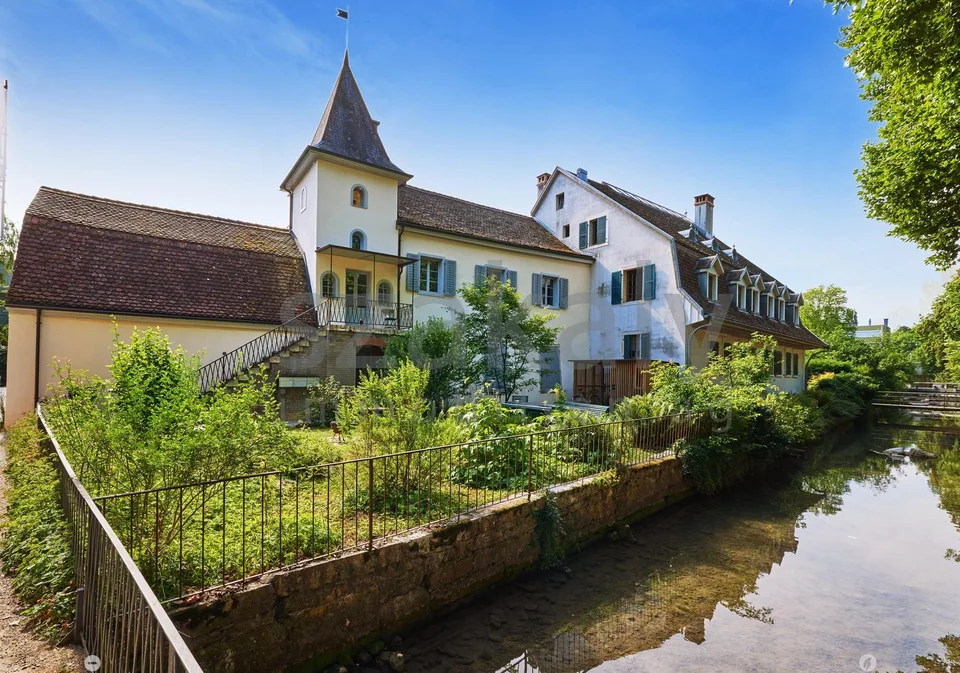 Dreifamilienhaus mit Charme in alterwürdigem Gemäuer