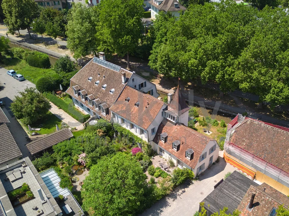 Dreifamilienhaus mit Charme in alterwürdigem Gemäuer