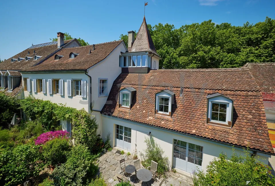 Dreifamilienhaus mit Charme in alterwürdigem Gemäuer