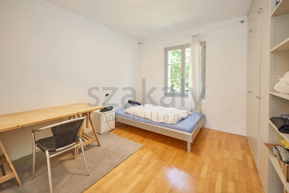 Dreifamilienhaus mit Charme in alterwürdigem Gemäuer