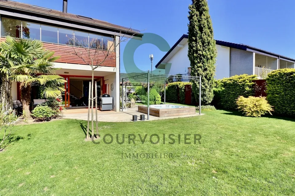 Splendide triplex de 7 pièces avec son espace extérieur privatif