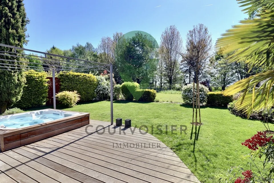 Splendide triplex de 7 pièces avec son espace extérieur privatif