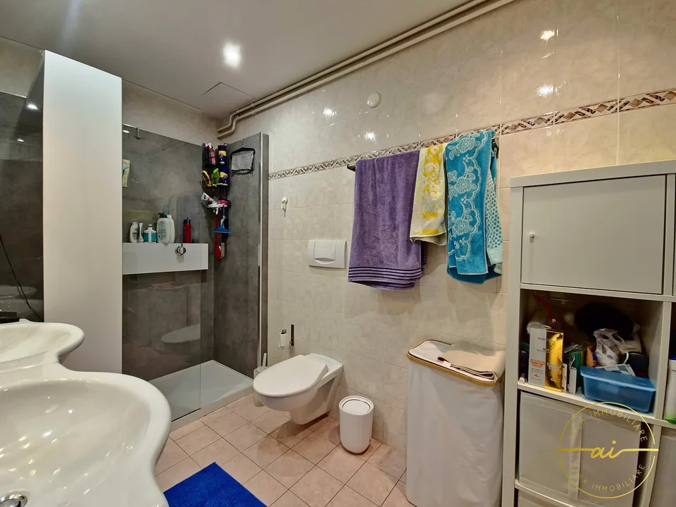 CASA INDIPENDENTE DI 5.5 LOCALI CON GIARDINO E SPAZI COMMERCIALI AD ARZO