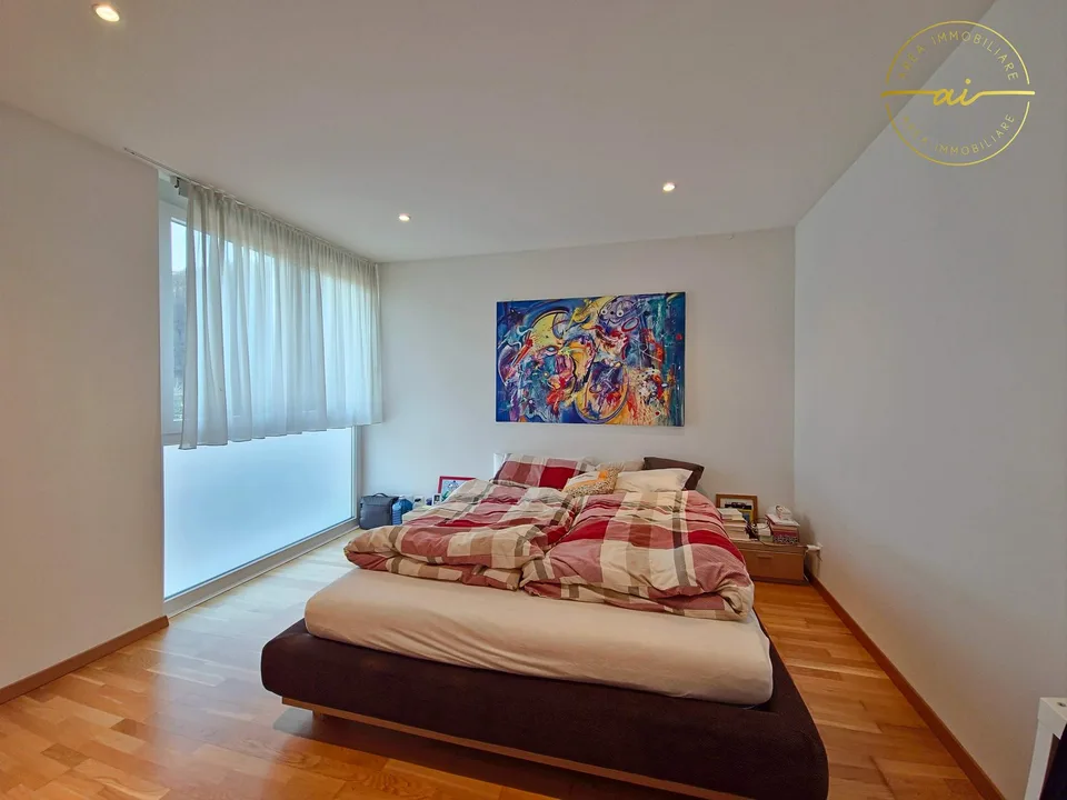 CASA INDIPENDENTE DI 5.5 LOCALI CON GIARDINO E SPAZI COMMERCIALI AD ARZO