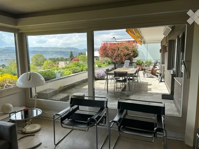 Casa terrazzata da sogno con panorama lacustre spettacolare e privacy completa a Meilen