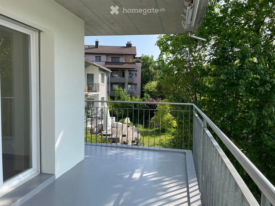 Beautiful, bright, quiet and newly renovated 4.5-room apartment with large balcony by arrangement