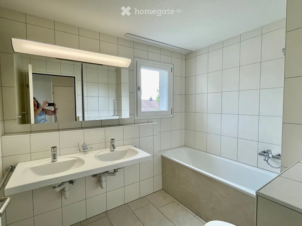 Beautiful, bright, quiet and newly renovated 4.5-room apartment with large balcony by arrangement