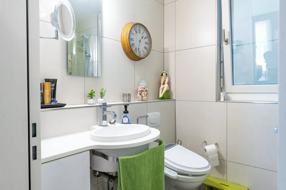 BEFRISTET: 16.02. bis 31.03.2026: moderne 3.5 Zimmer Wohnung in Unterägeri