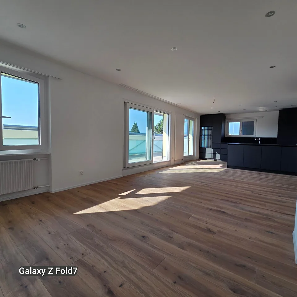 Geräumige 5.5-Zimmer-Wohnung mit Balkon in Oensingen
