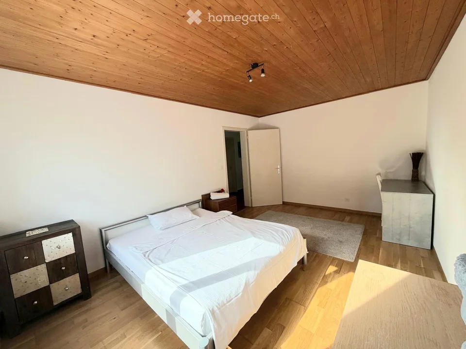 Grosses möbeliertes Haus zu vermieten